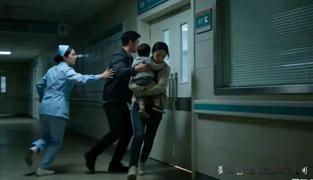 揪心！四川都江堰，女子2岁的儿子连日高烧不退，女子便带着儿子去医院检查，确认为流