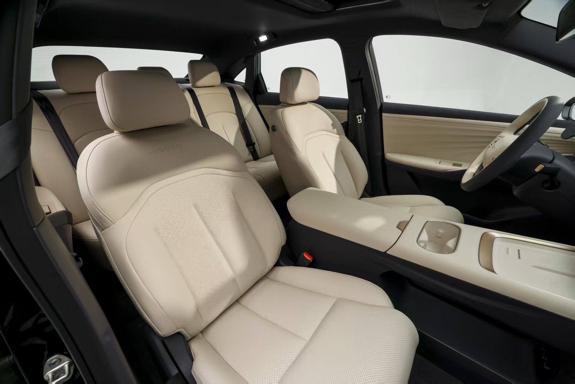 年轻人买车要的就是：颜值！舒服！必须要便宜！！！日产N6作为N7的插混版绝对