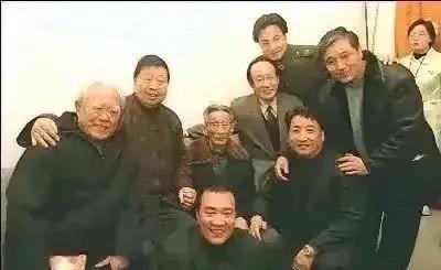 如果不按论资排辈，对相声贡献最大的，七十年代前，侯宝林排第一位，七十年代后，马季