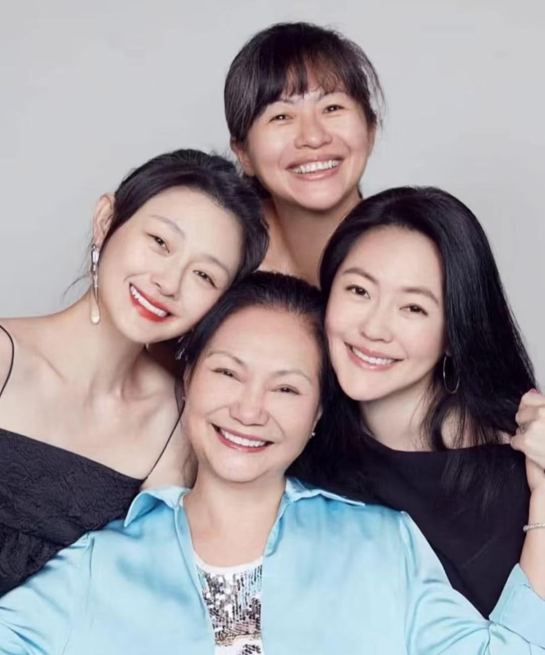 她家很神奇，老大竟然是最没存在感、最路人的，老二竟然是家里最受宠的。而且听她们讲