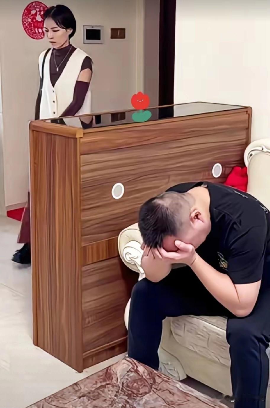 一位妻子约丈夫去离婚，自己在民政局等了一上午，丈夫却不接电话也不回微信，妻子气冲