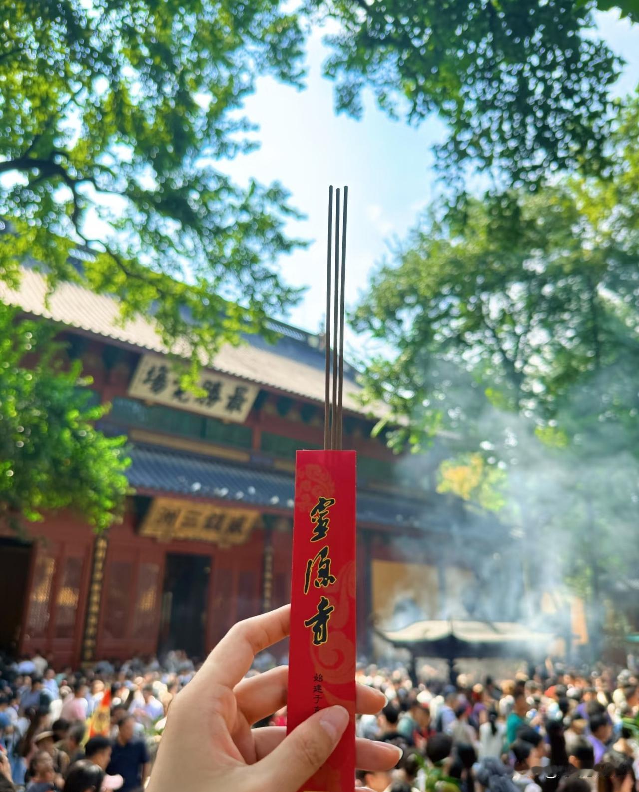 灵隐寺免费预约这事，最近被几个数字给戳破了问题的关键！自从去年12月开始免票预