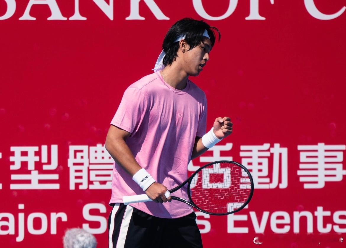 ATP250🇭🇰香港站男双首轮🇨🇳周意/🇭🇰朱锴泓7-6(6)/3-