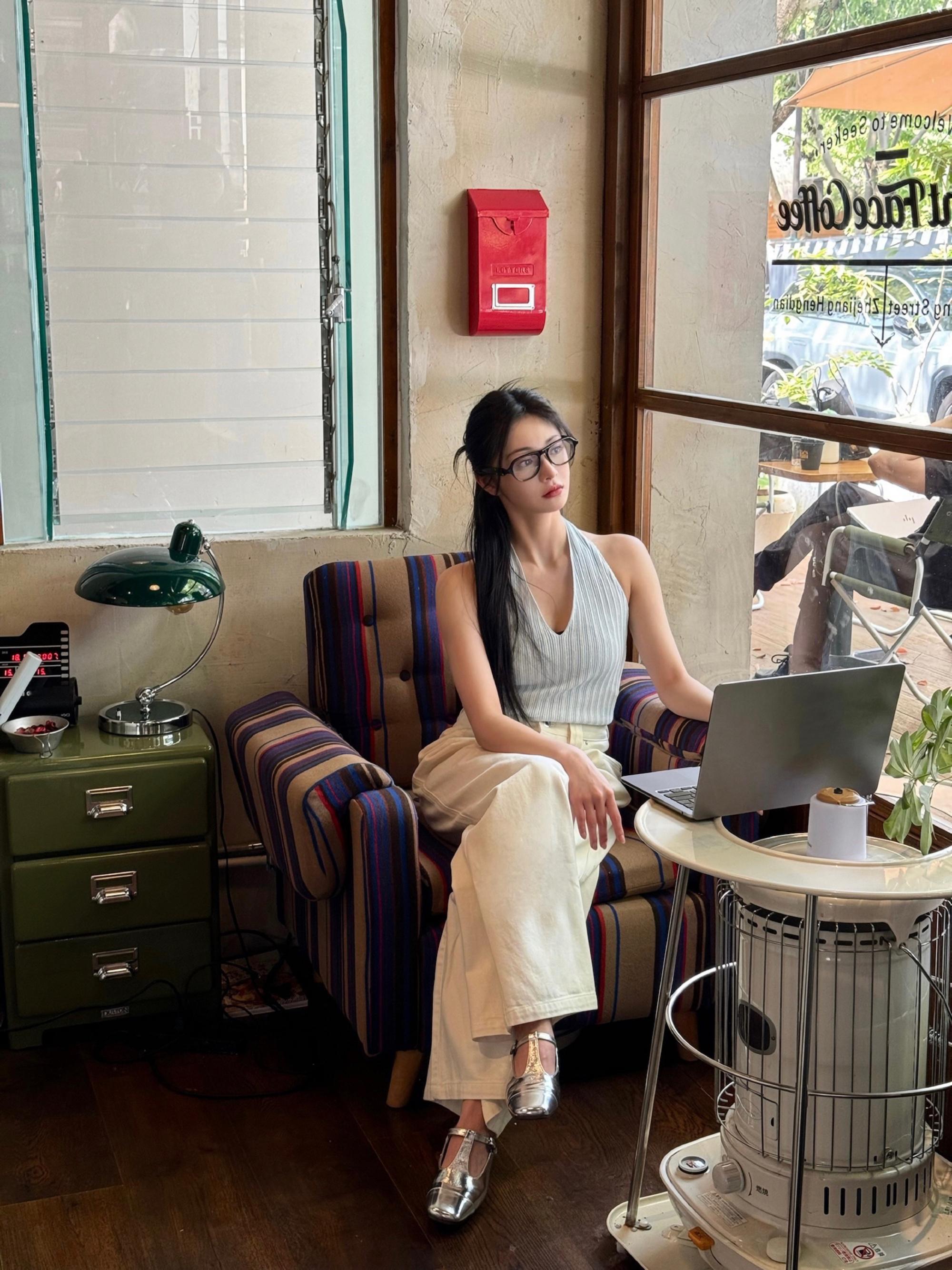 周洁琼假日私服图集，温柔甜美。周洁琼