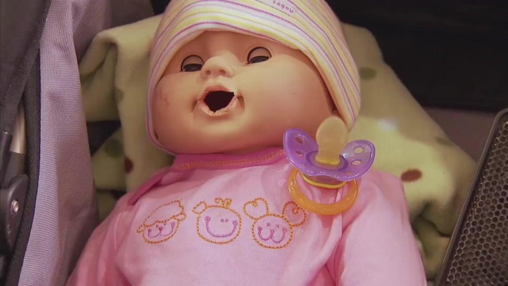 婴儿几个月可以坐在婴儿车里 14487342219461314183.jpg?id=0