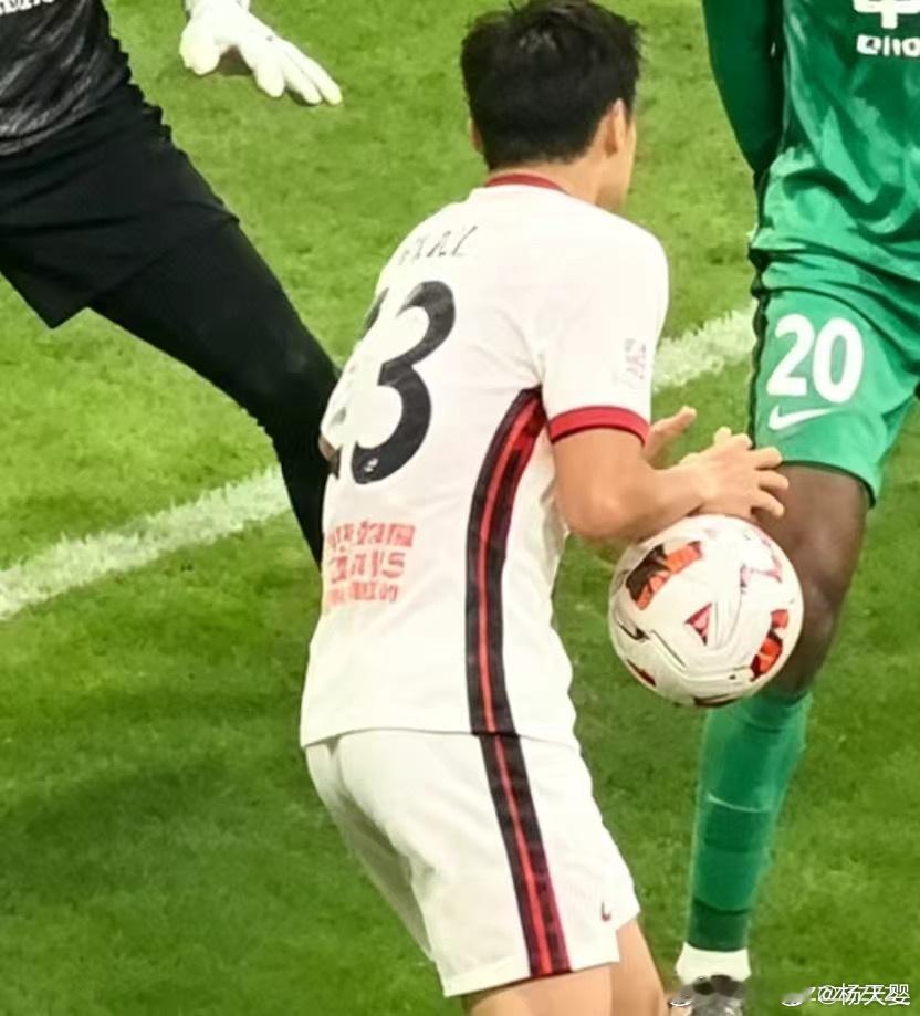 球迷发的更清晰的图片，成都队扳平球的关键过程，连续第3次了，每次都这样，我能理解