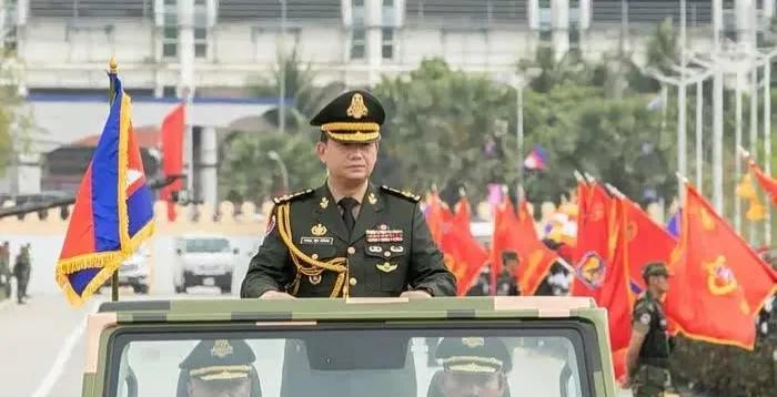 泰国猛攻后，柬埔寨第七师顶不住了，师长杜昂少将牺牲。在泰国军队持续猛攻下，柬埔