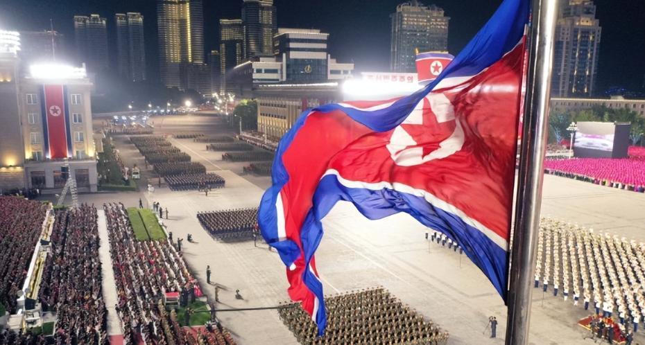 全世界再也找不出第二个这么“狠”的国家！朝鲜，2600万人口还没中国一个大省多，