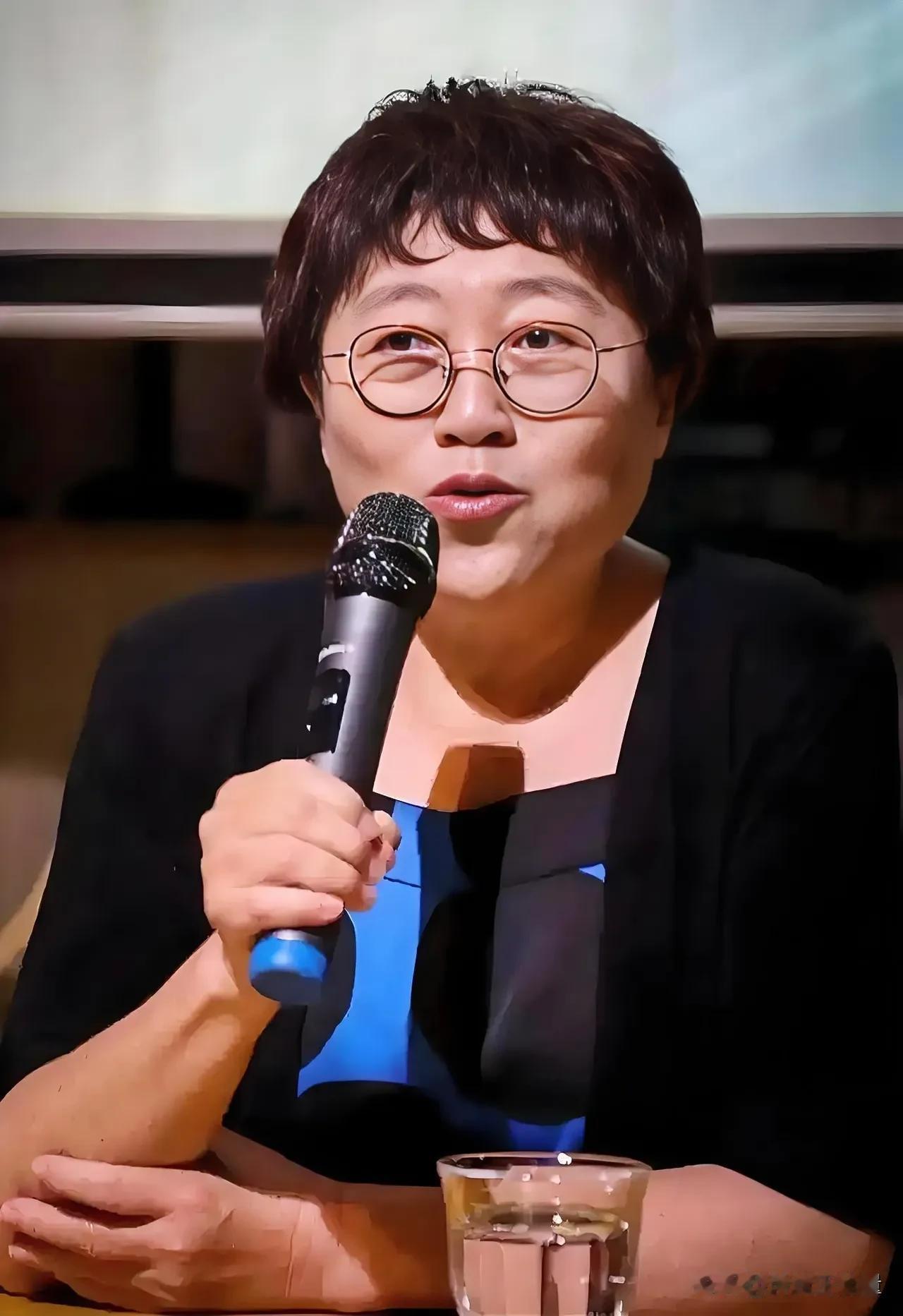 很多男人看完这段话第一反应就是不服气，总觉得自己老老实实过日子，没沾黄赌毒，不抽