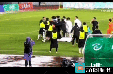 中国足坛又现打人事件，山东泰山小将梅帅军头部被打视频曝光，打人者被中国足协处罚，