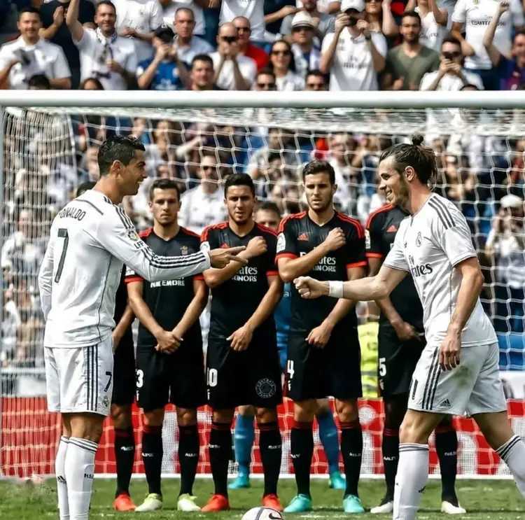 贝尔再谈C罗：他只想进球超越梅西！我不传球他就会挥动双臂不满著名记者罗马诺透露，