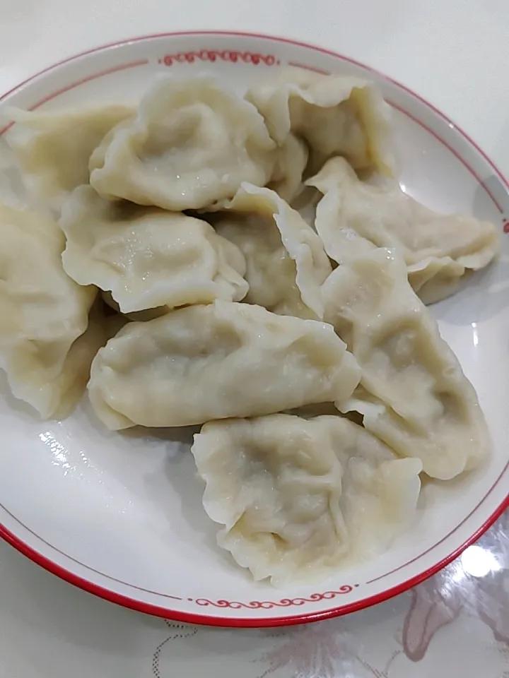 年后没咋吃过饺子，队友又歇工了。买了点猪肉。几乎惊掉我下巴，四块多一斤五花肉，我