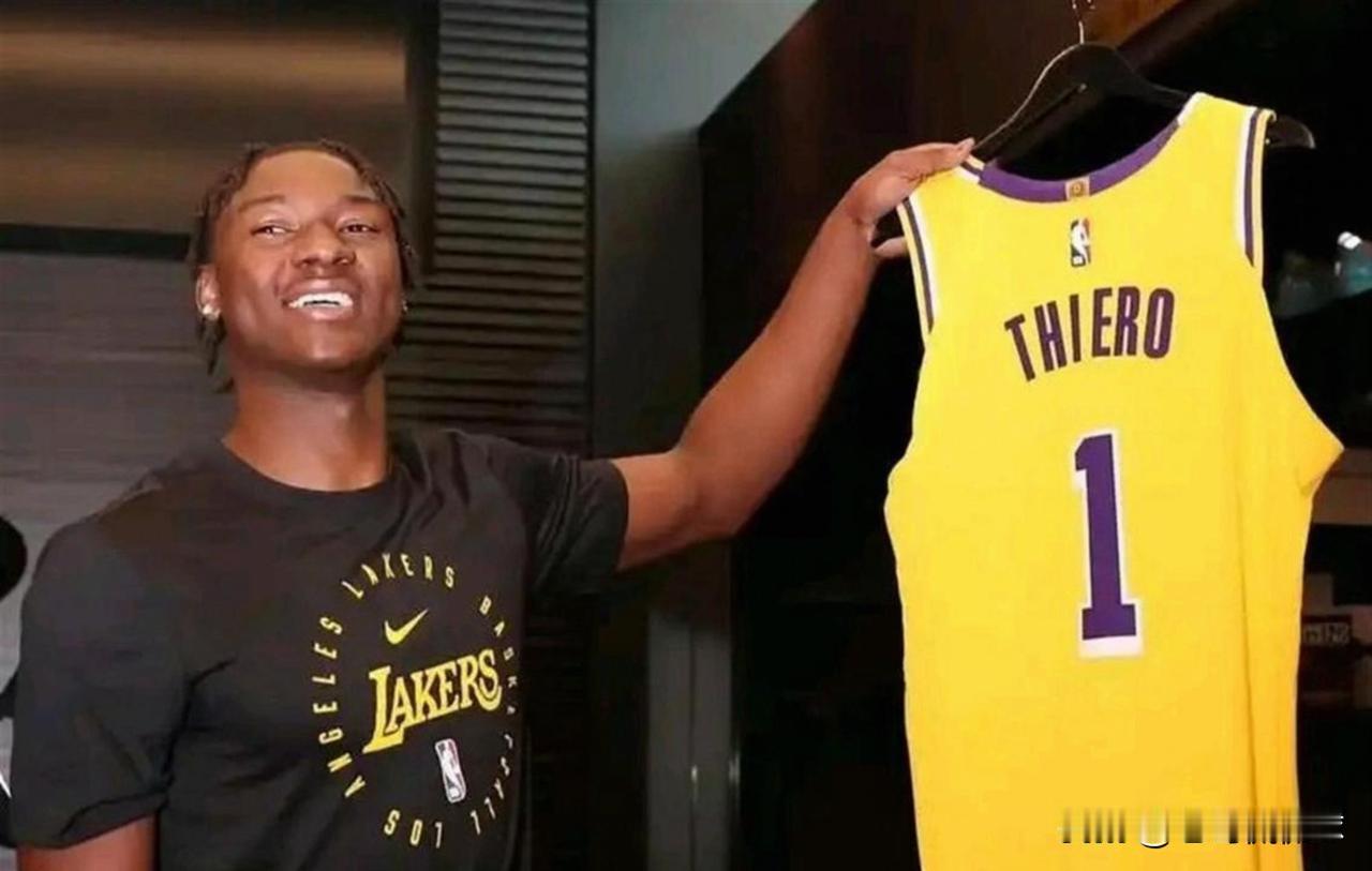 下面是一条关于湖人新秀蒂耶罗的好消息！今天湖人官方宣布，球队已经从发展联盟召回了