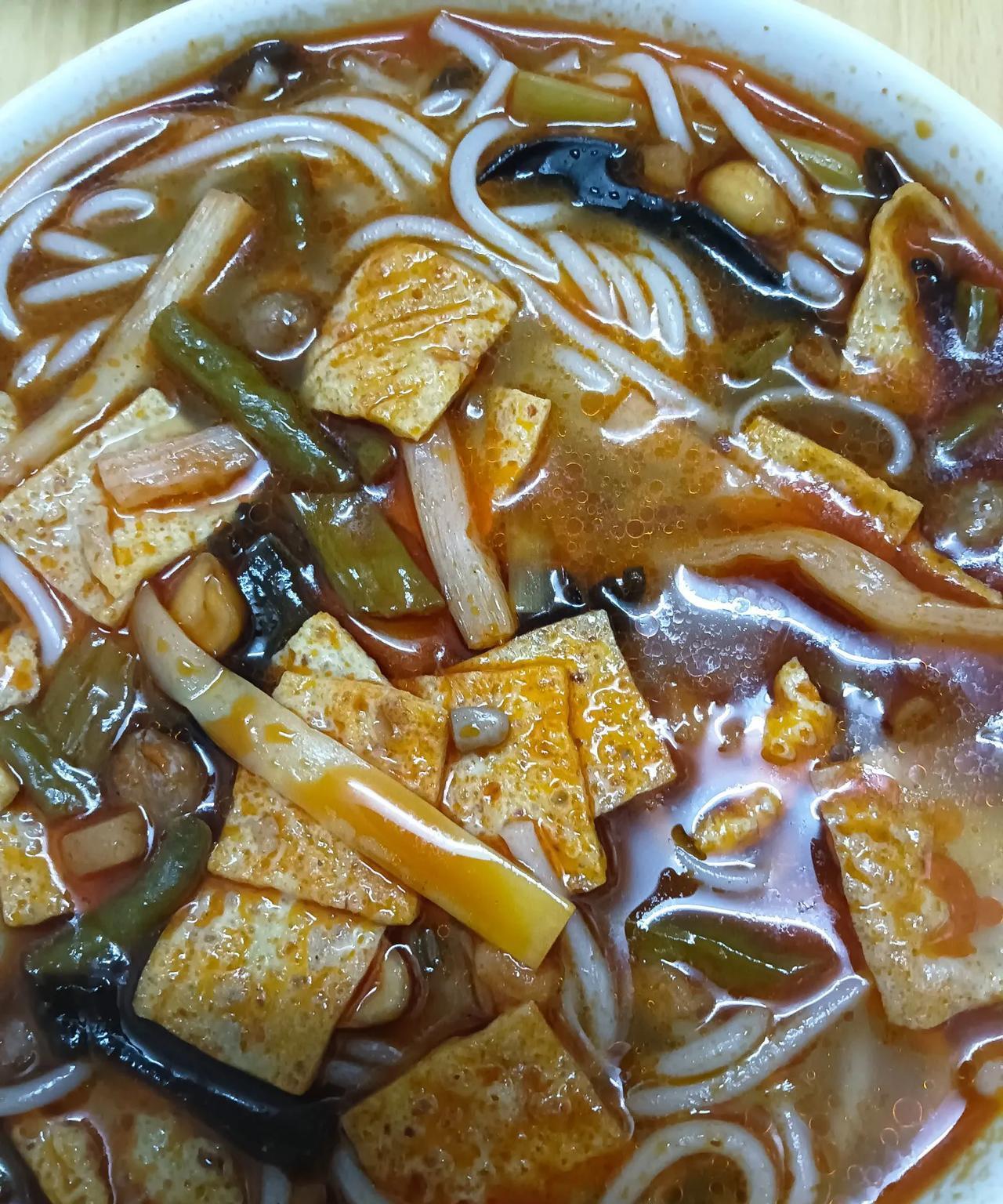 我老公的大伯有三个儿子，大堂哥，二堂哥很早就结婚了，他们的小孩都上高中了。堂弟
