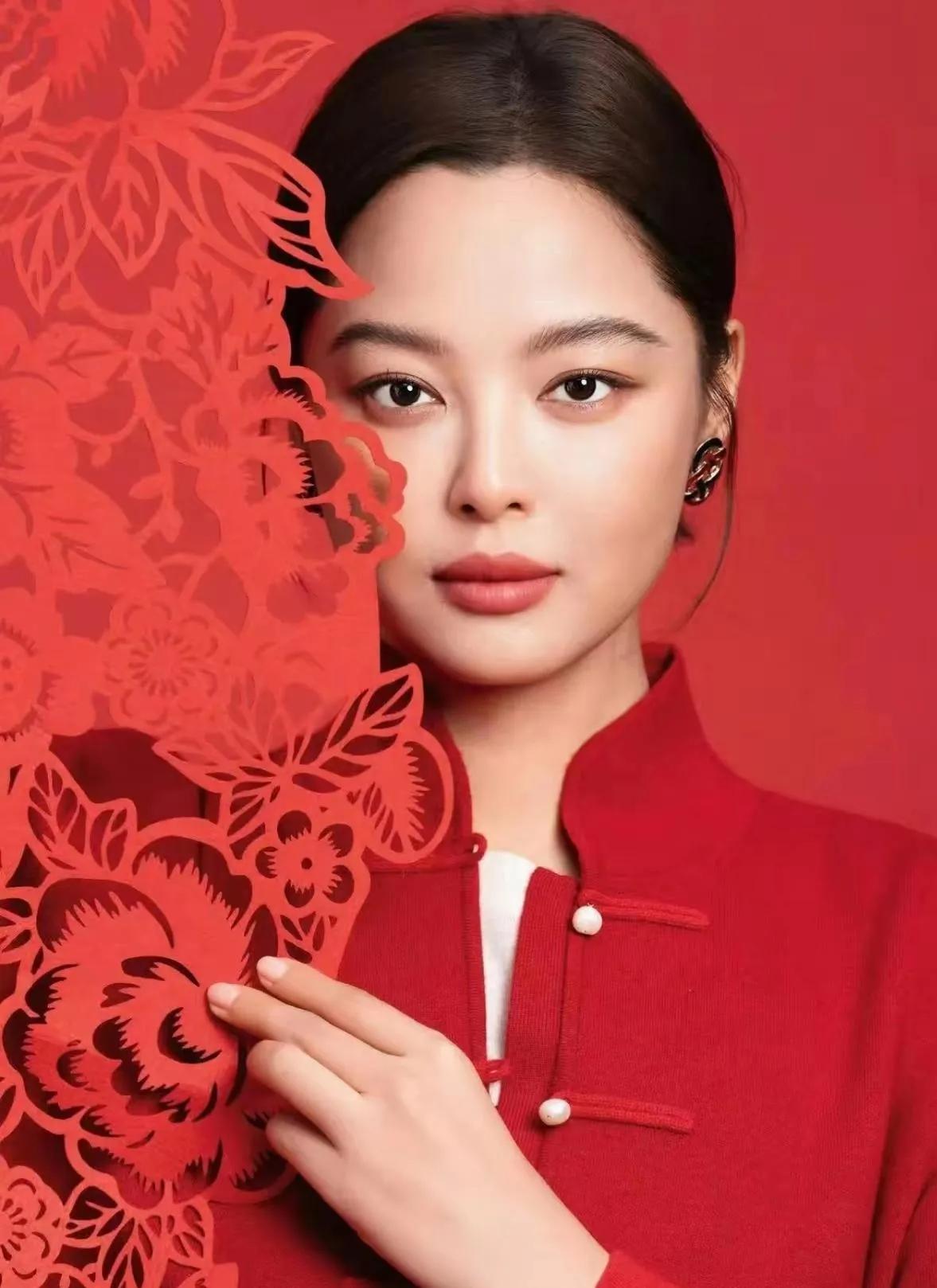 又美又飒！辛芷蕾登《人民画报》正刊封面，东方风骨拉满💥辛芷蕾登上《人民画