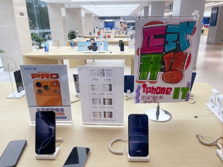 iPhone Air首日发售, 杭州各大营业厅eSIM办理情况如何? 我们去现场看了看