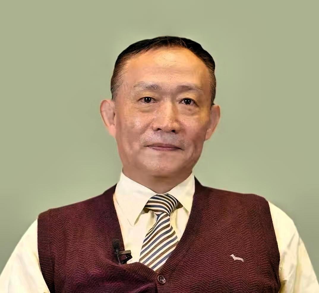 卢麒元管电商平台叫“新型大地主”，这话听着刺耳，但仔细一琢磨，还真就那么回事。
