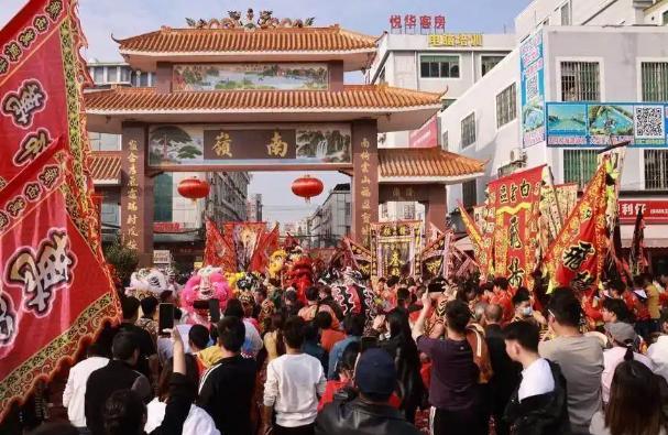 国家出手解决结婚率，只要领证就给4万，网友破大防：结婚结早了。由于结婚率、出生率