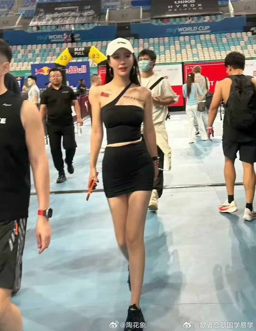 总感觉田朴珺是在下一盘大棋，以运动的名义不停的在忽悠王石在高强度的折腾。老年人了到了一定年纪运动一定