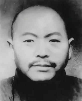 1951年，大汉奸黄标被判死刑，到了刑场，黄标却很不甘心：“我每个月给新四军送了