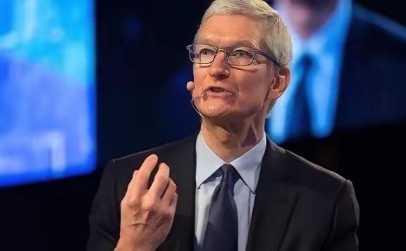 美国慌了？苹果CEO库克抛出惊人言论，振聋发聩！他说：“我们死守中国制造，不是因