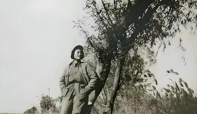 1939年，女战士徐敏正想去如厕，突然被一壮汉扑倒在床，“别动，丫头，现在你是我