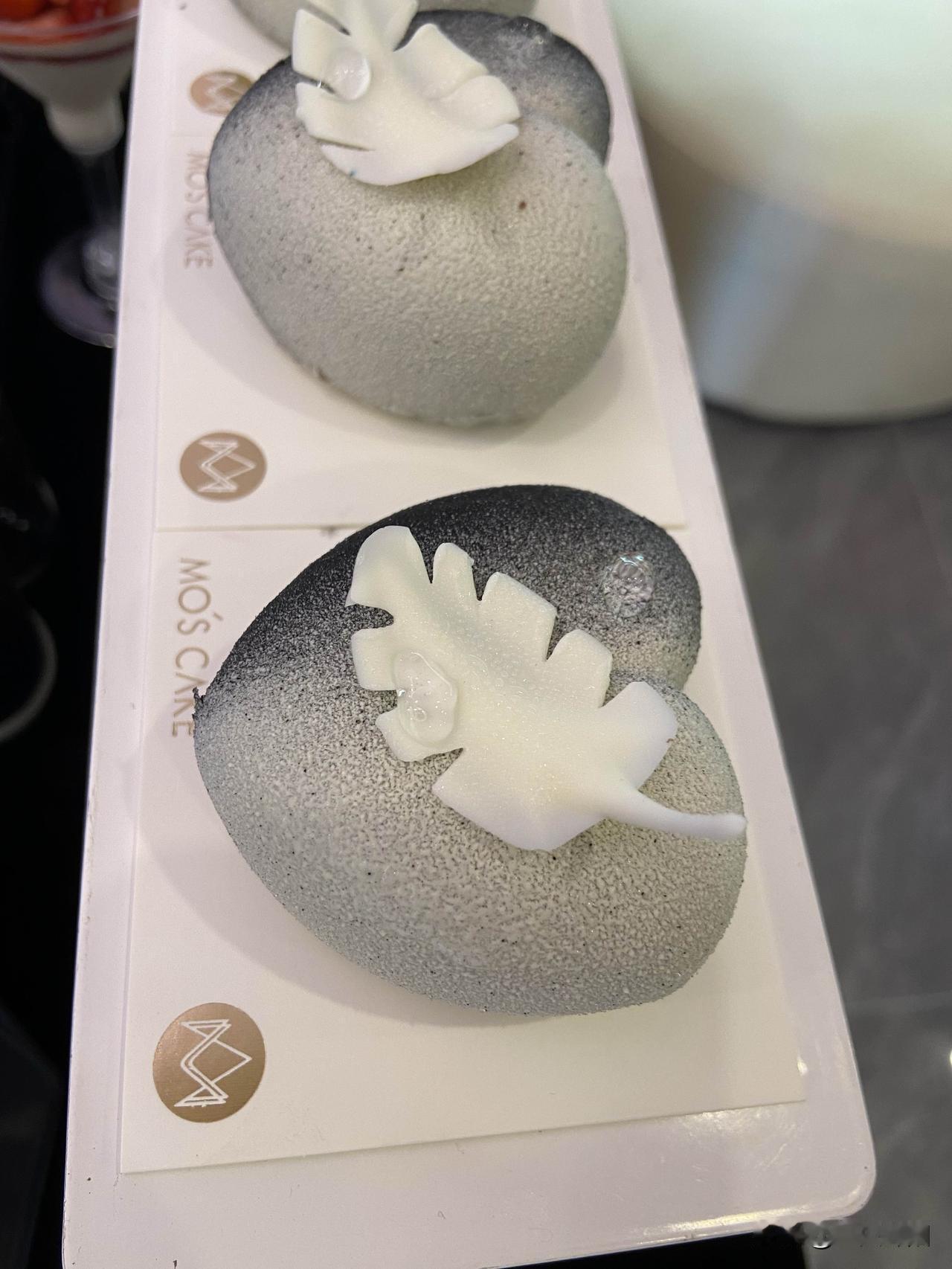 那年我刚工作，外婆病危住院，妈打电话让我请假回去。我看着手里没做完的项目，又算了