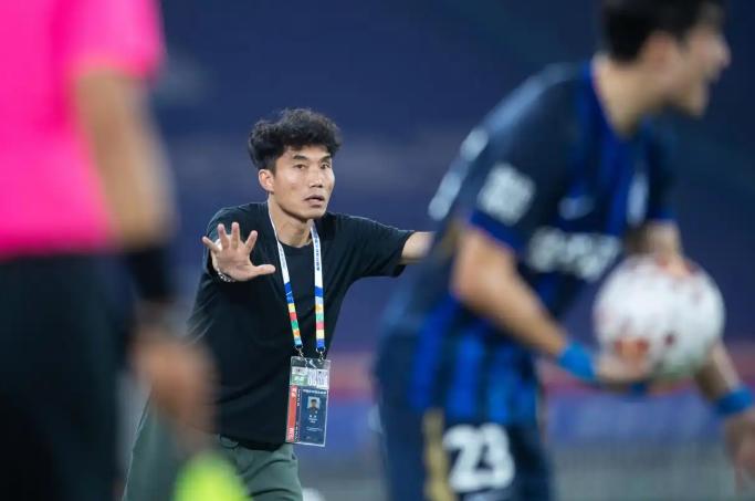 郑智的发布会，从来不会让人失望。1-2落后、少打一人、两个进球被吹掉。第83分