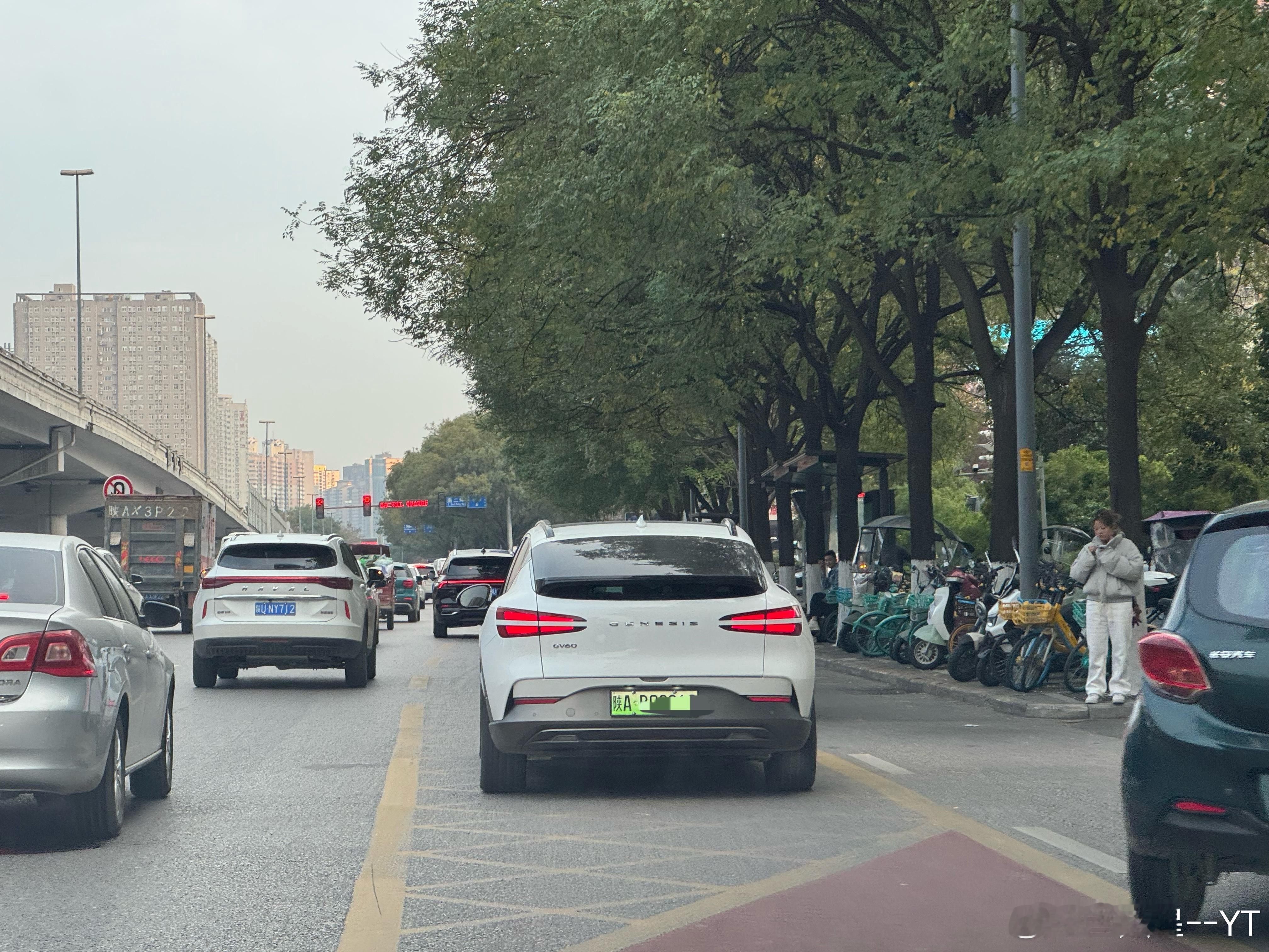 果然还是有懂车的！就是这地方连店都没有，要是有个啥问题可不好修呐