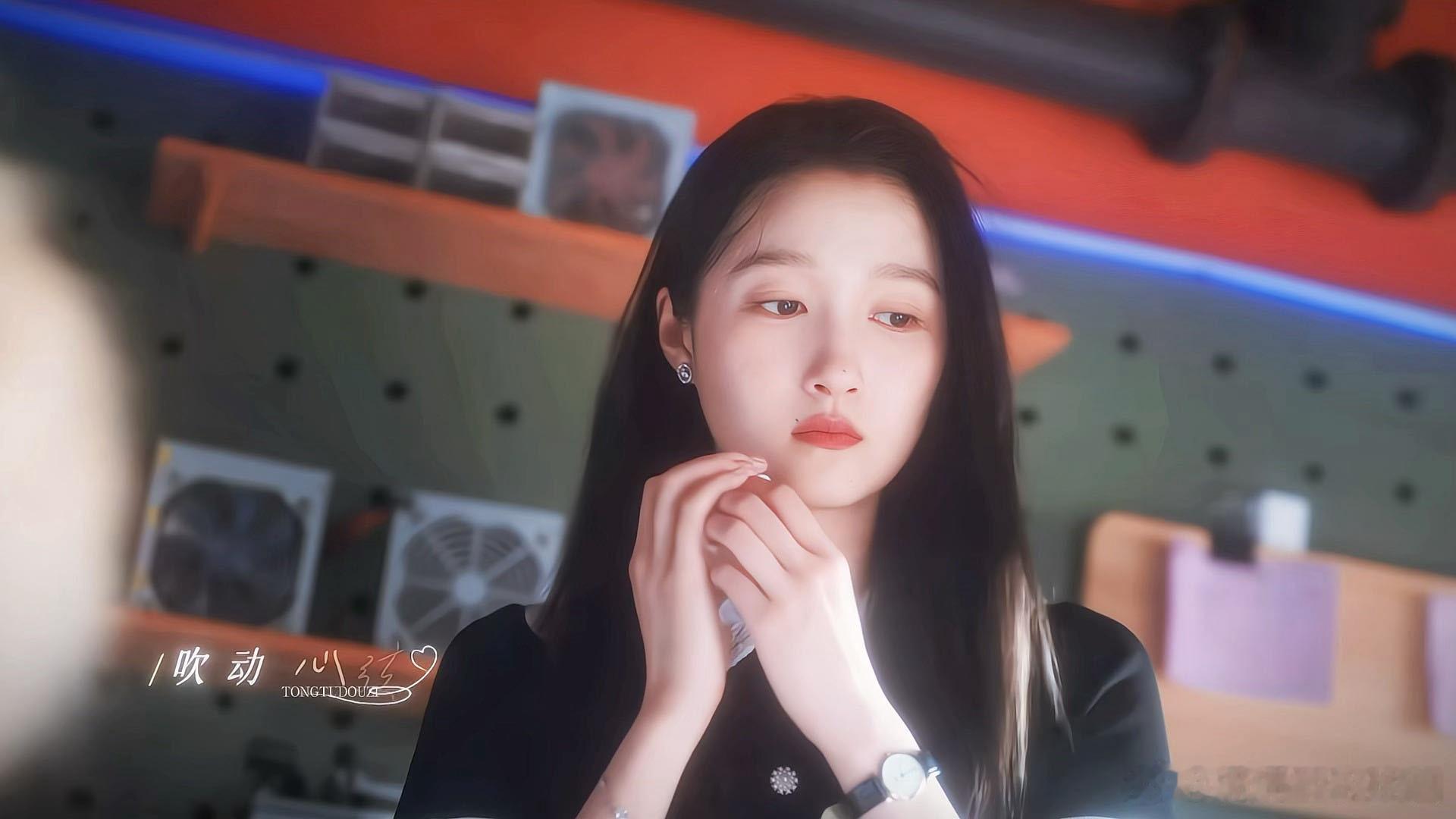 关晓彤全世界最会演少女心事的人镜头表现力格外出彩，瞬间切换多种少女情绪，生动诠释