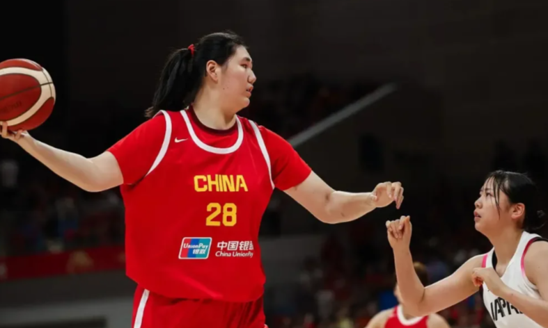 18岁2米26巨无霸张子宇领衔！中国女篮无李梦李月汝开启亚洲杯换血风暴