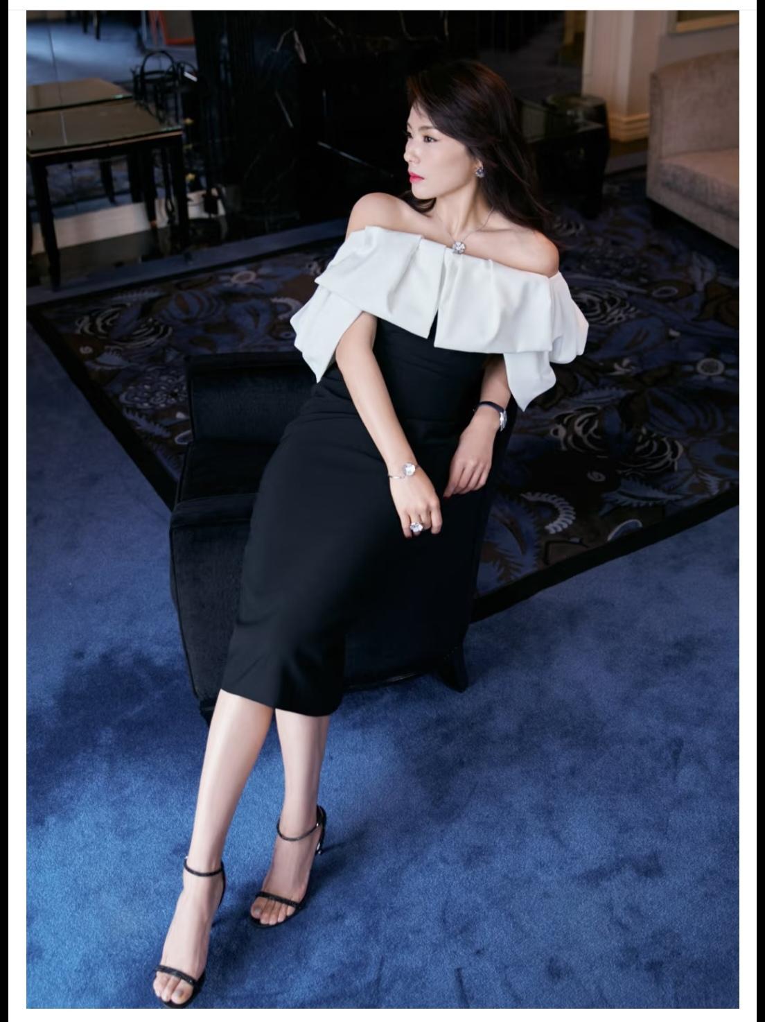 刘涛，这脚丫子得42码的。