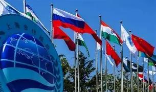 没有中国的金砖将变成土砖，没有美国的G7将变成真正的土鸡！当俄罗斯把印度请进来上