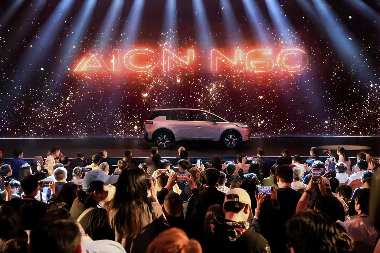 我算是看明白了，埃安这是真掀桌子了。就在4月16号，广汽埃安N60正式开启预售，