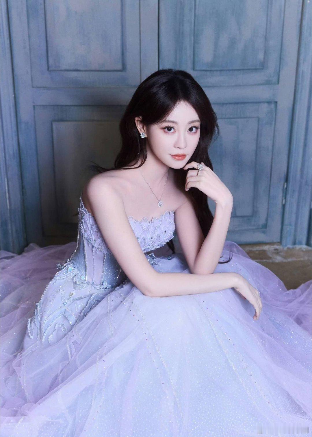 #祝绪丹#看得出她是公主～😘[抱抱]​