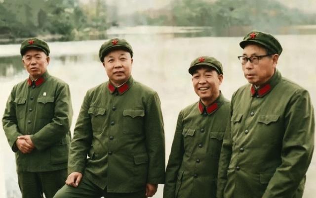 70年代末，时任兰州军区第一政委萧华上将与司令员韩先楚上将、副司令员胡炳云少将、