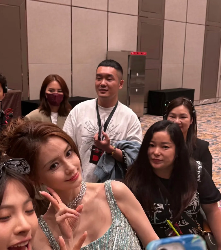 杨颖的美貌确实不是一般呀，美得就像是别人的精修图，因为只有用过原相机的人才知道后