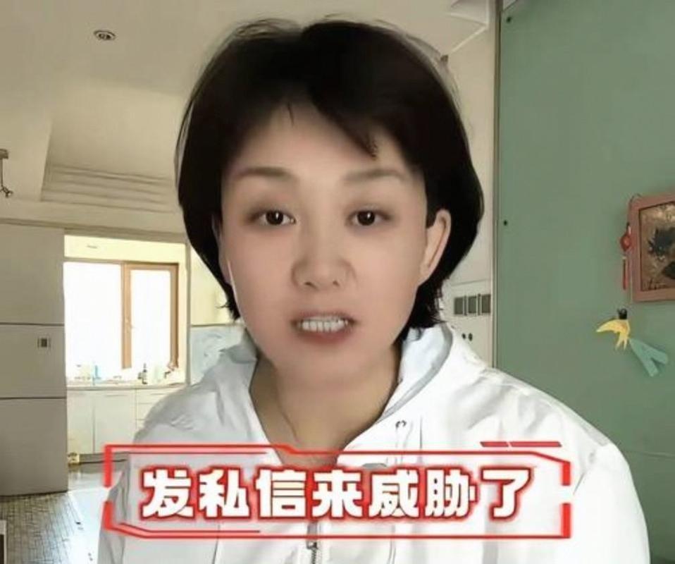 坐拥近六百万粉丝的女记者杨威，因为曝光福建漳州龙海区“药水杨梅”的内幕，直接捅了