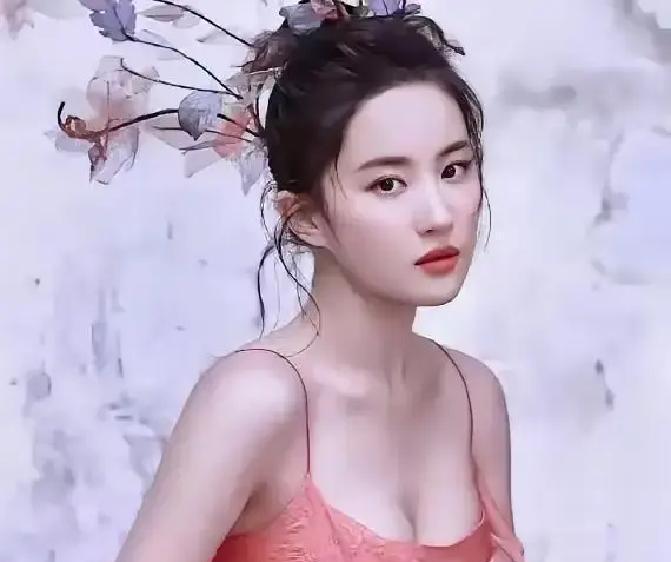 刘亦菲一年没进组，片酬从5000万跌到1500万。不是她过气了，是整个行业在流