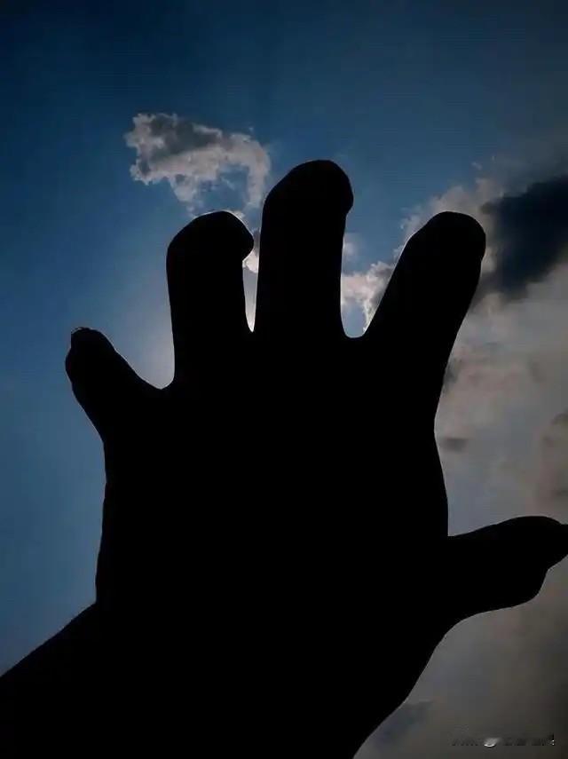 伸向女留学生的“黑手”！网上报道，现在美西方国家高校内，有一帮专门针对我们女