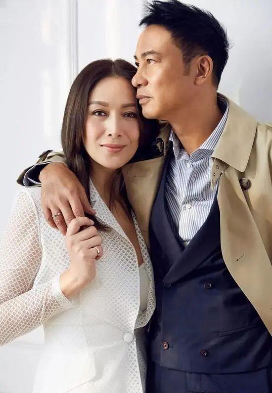 任达华当年铁了心丁克，和琦琦潇洒满世界飞，结果2006年琦琦意外怀孕，他当场怂了