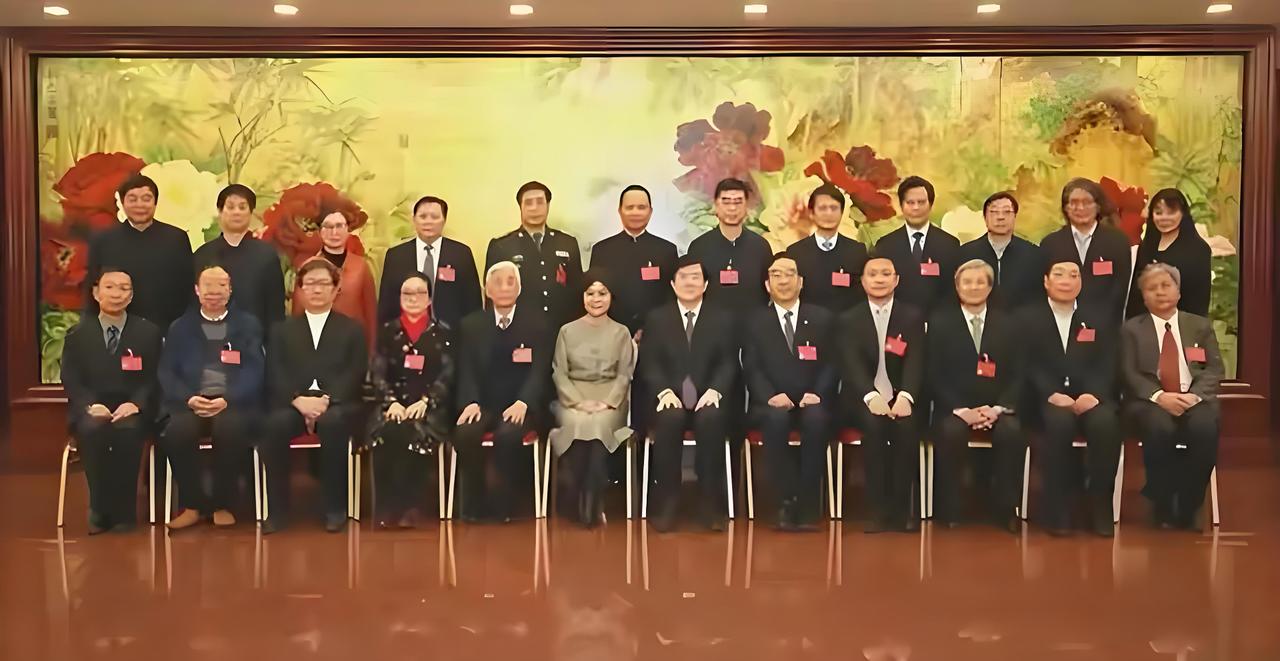 2021年中国书法家协会第八次全国代表大会合影前排坐席（从左至右）：名誉主席