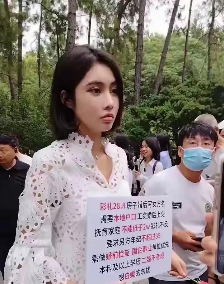 她是怎么做到这么自信的