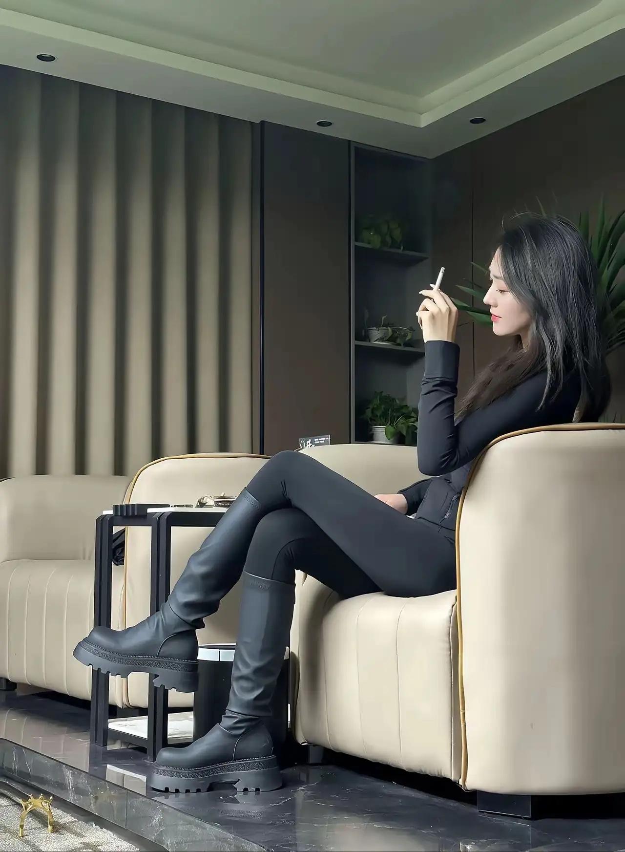 开心地活着，你在做吗有多少人能开心自由的活着，大多数人每天往往都身不由己[烟花]