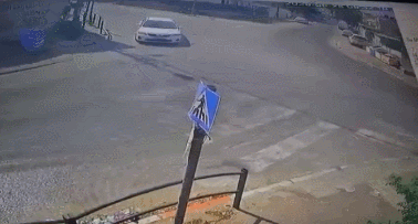 据媒体报道，在过去24小时内，五人在以色列国防工业设施附近遭到暗S，手段包括炸弹