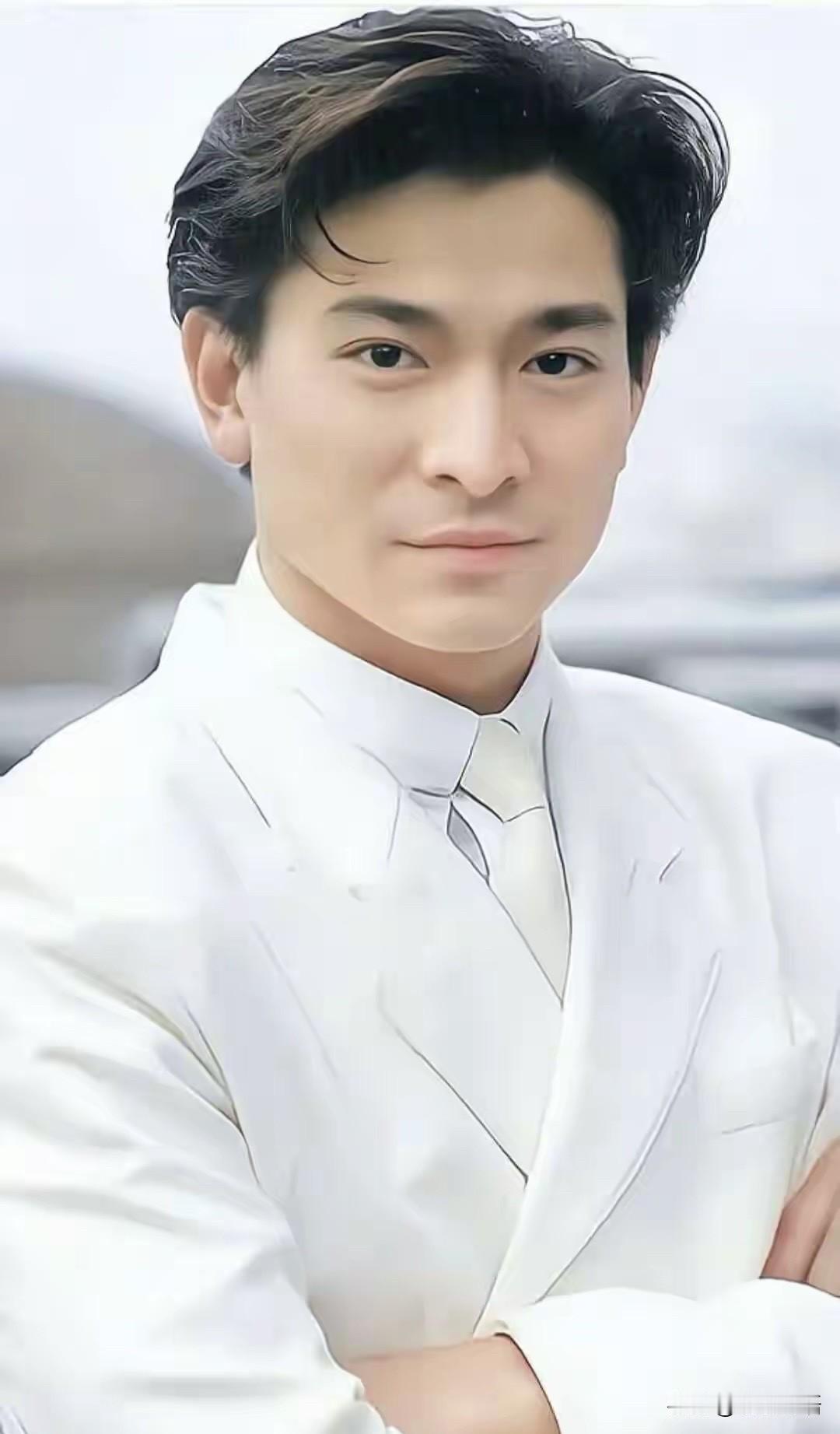 这些细节终于破解了四大天王中刘德华和黎明谁更帅的难题！很多年来刘德华和黎明到