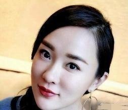 丈夫在洗澡，妻子看到他手机收到一条短信：老地方酒店303～妻子气得直奔酒店，赶到