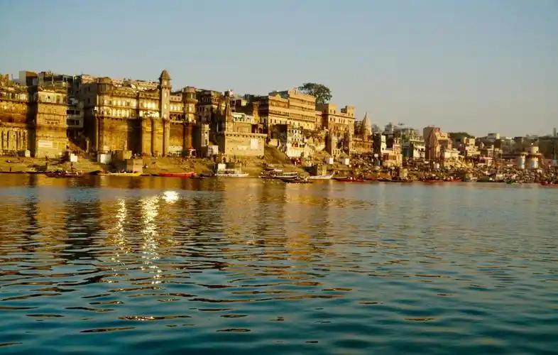 恒河为什么没有航运能力？很简单，被英国给坑了，印度花大价钱清空淤泥，结果恒河三角