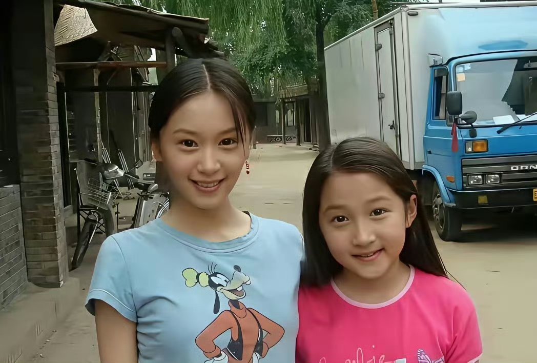 原来王子文和关晓彤小时候就认识了呀，都是从小美到大