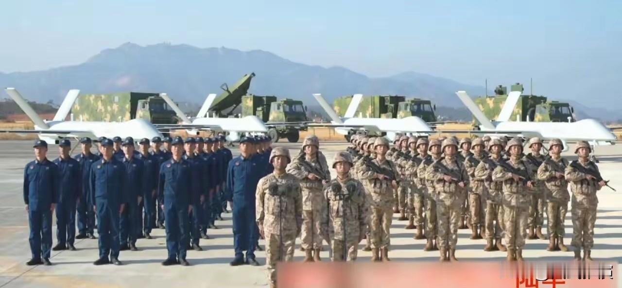 这还是陆军吗，完全不认识了！今年拜年，陆军没再用老坦克。直接拿出了大型无人